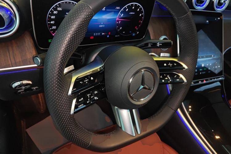 Used Mercedes-Benz GLC 2025 GLC 300 L 4MATIC Dynamic Model 5 Seats