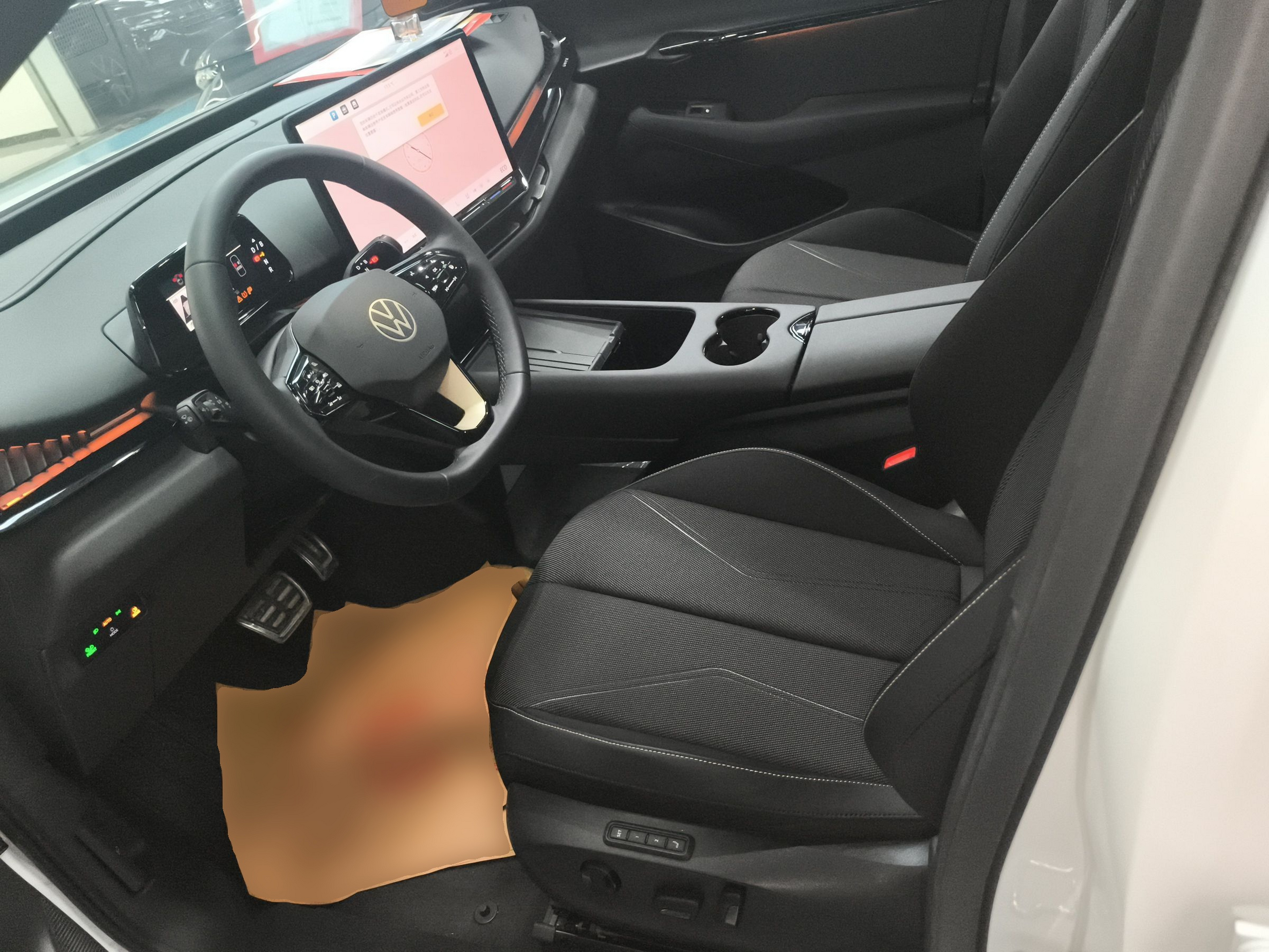 المقاعد الأمامية داخل السيارة