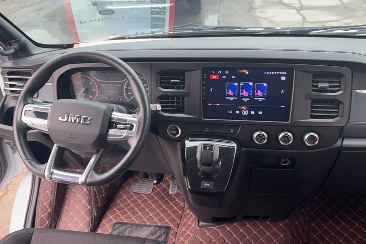 Used JMC Fushun 2023 2.0T Automatic Short-Wheelbase Mid-Height Commercial Multi-Purpose Passenger Vehicle 5 Seats
