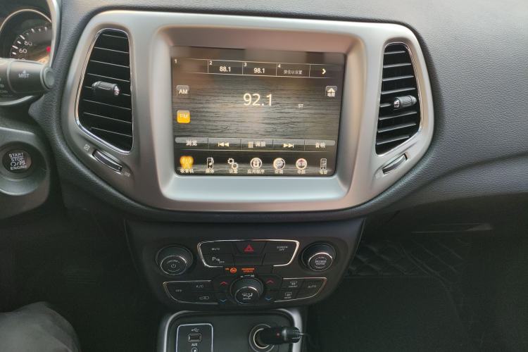 Used  Compass 2017 200T Automatic Family Edition
