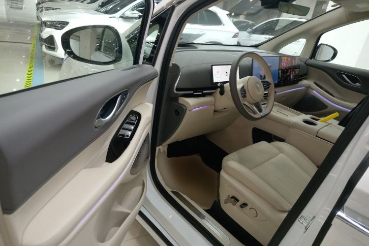 Used VOYAH Dream 2025 PHEV Four-Wheel Drive Prestige Kunpeng Edition
