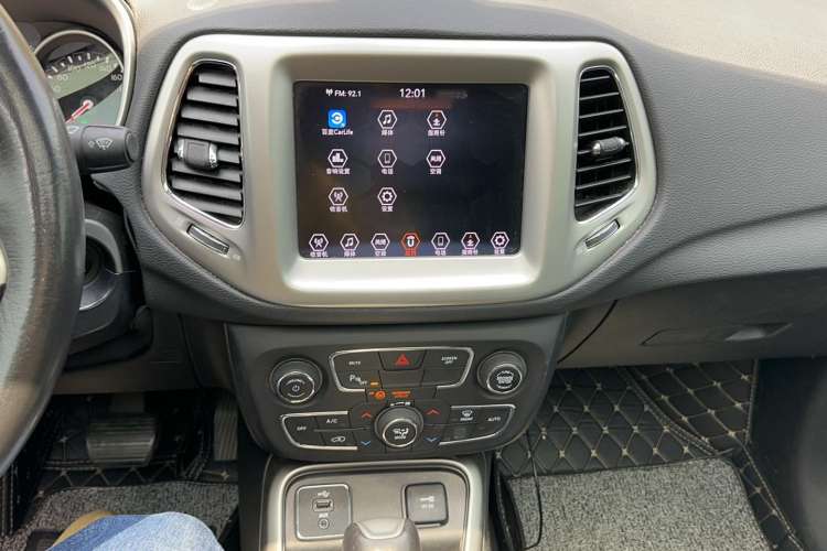 Used  Compass 2019 200T Automatic Family Edition - Connected Large Screen Version
