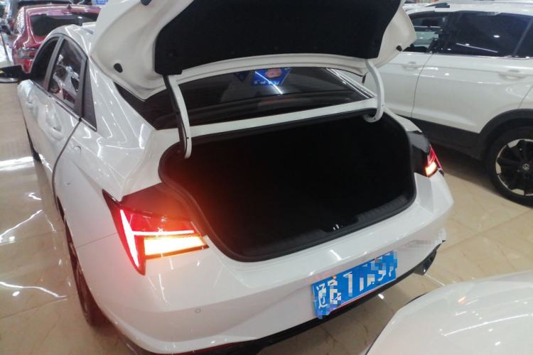 Used Hyundai Elantra 2021 1.5L CVT LUX Prestige Edition