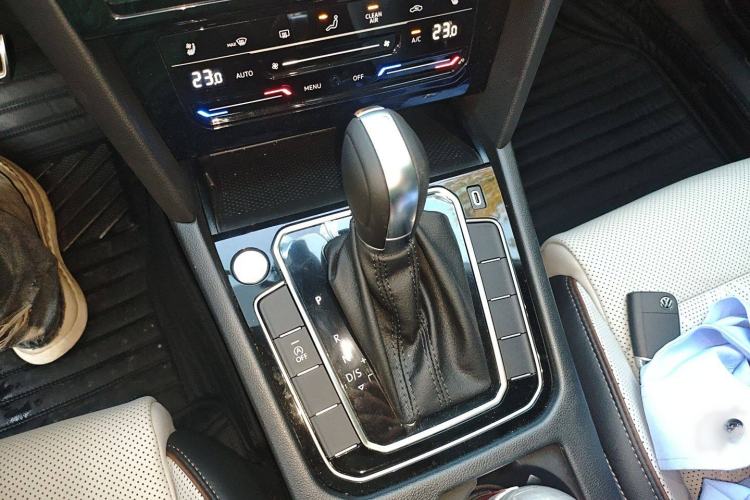 Used Volkswagen Magotan 2025 Revised Version Zhongxiang Edition 330TSI DSG Luxury Trim
