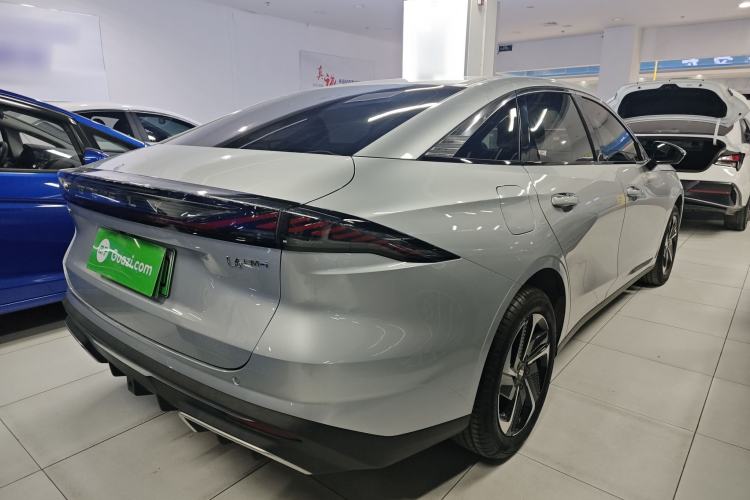 Used  L6 2025 EM-i 140km Starship Edition
