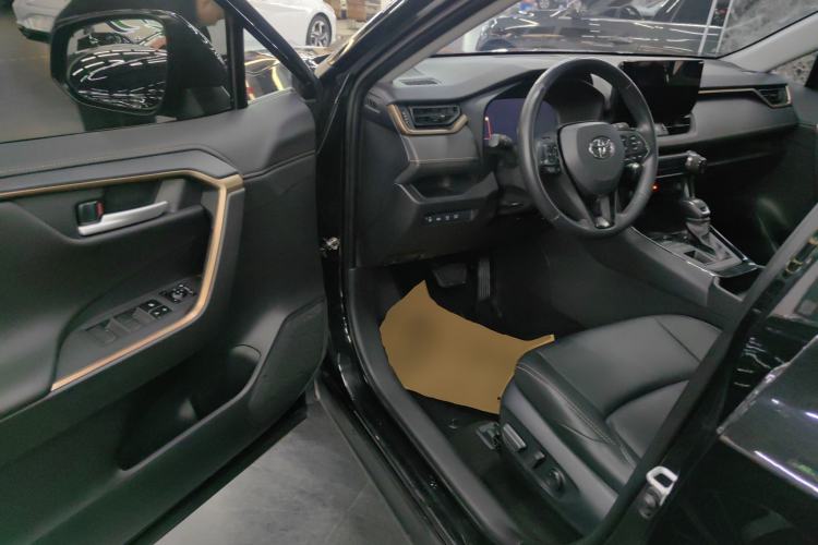 Used Toyota Wildlander 2024 2.0L CVT 4x4 Luxury PLUS Edition