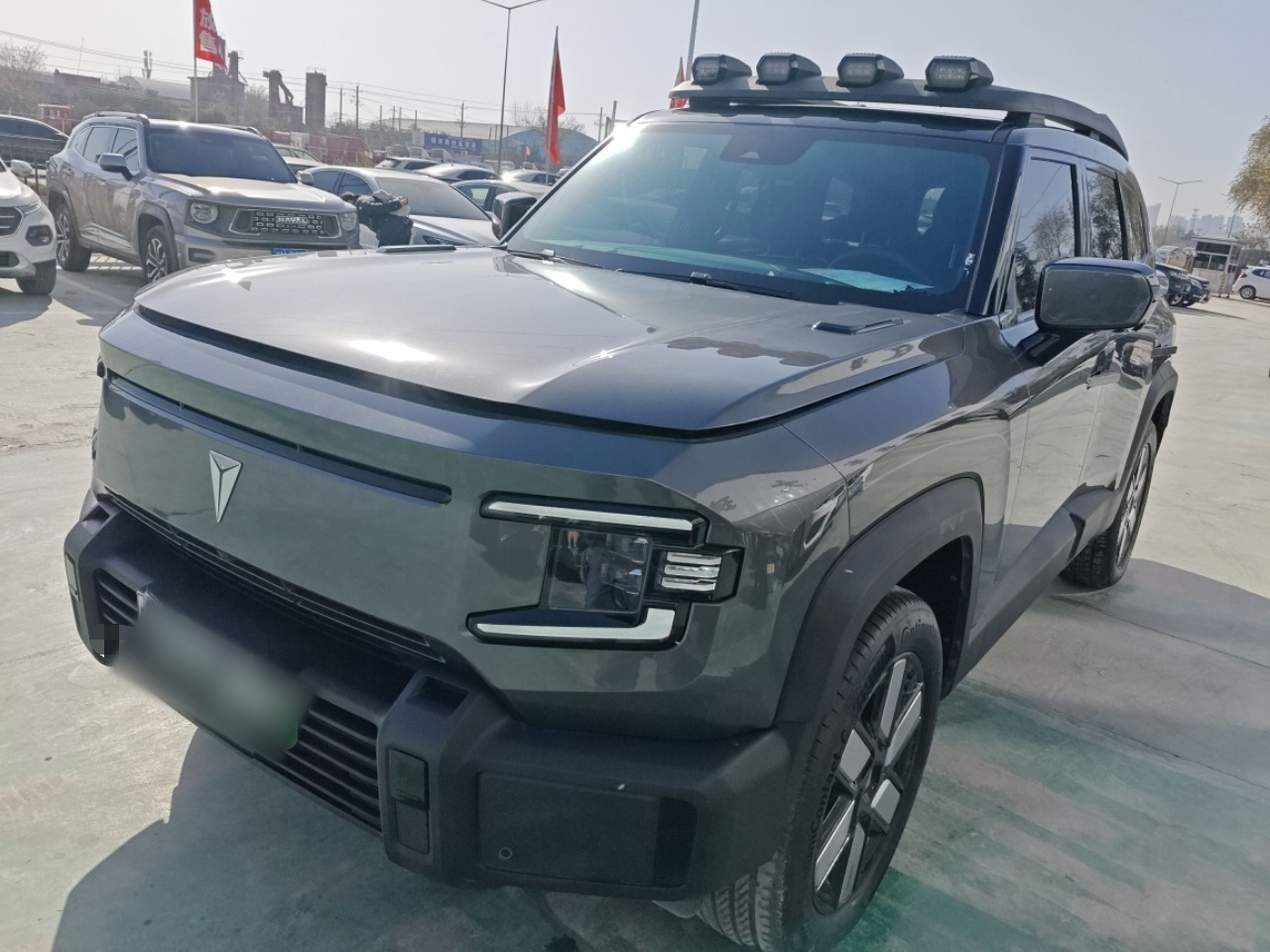 Под передней частью автомобиля