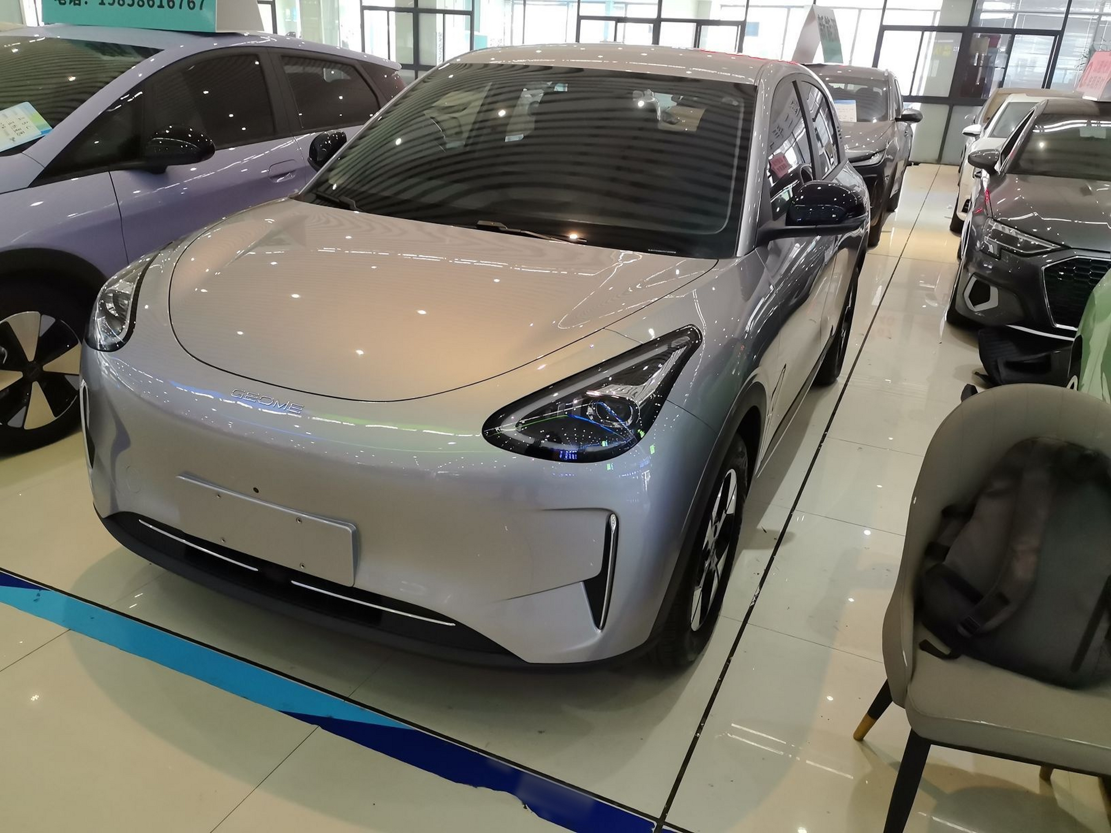 Под передней частью автомобиля