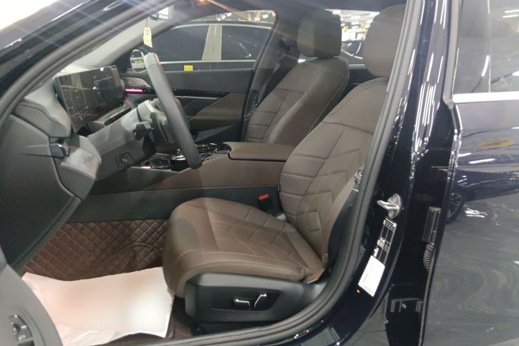 Used BMW 5 Series 2024 525Li Luxury Package
