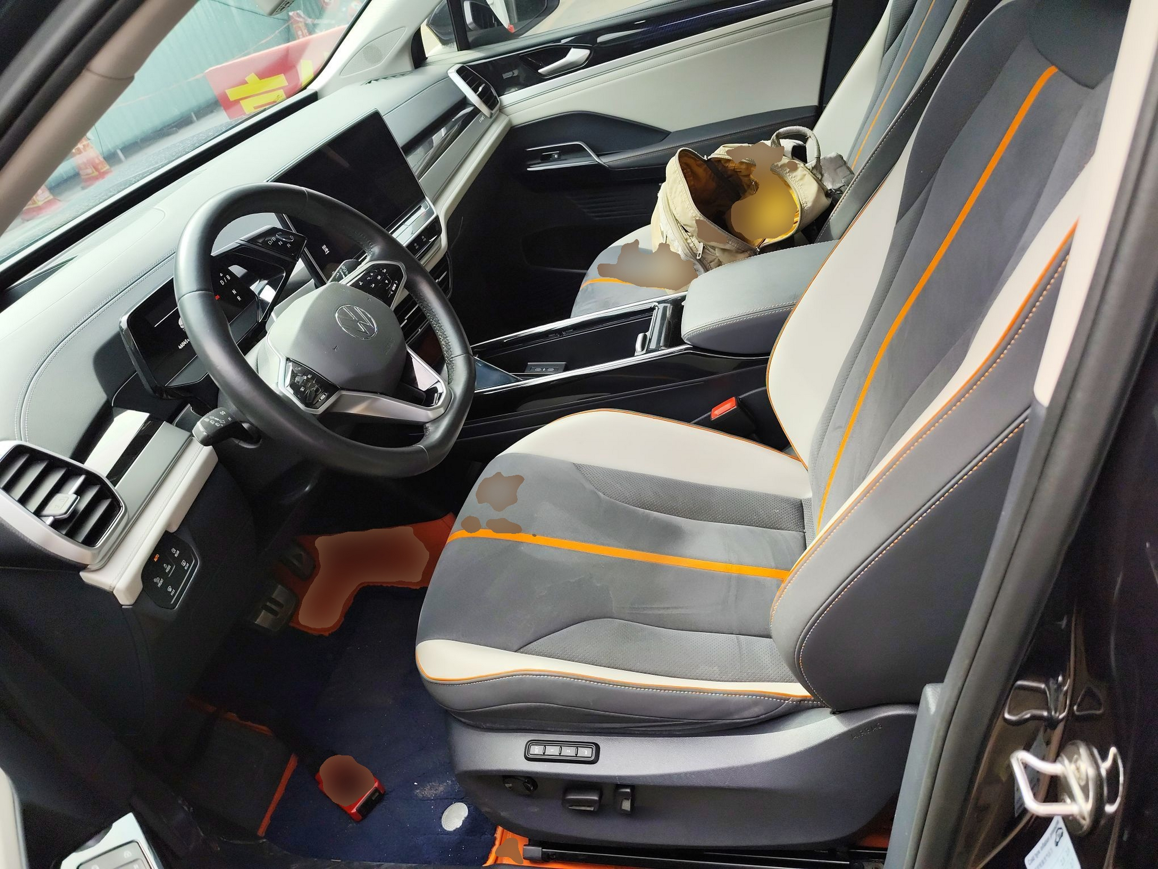 Переднее сиденье в автомобиле