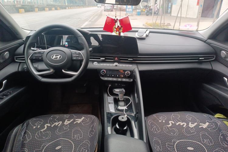 Used Hyundai Elantra 2023 1.5L CVT LUX Prestige Edition
