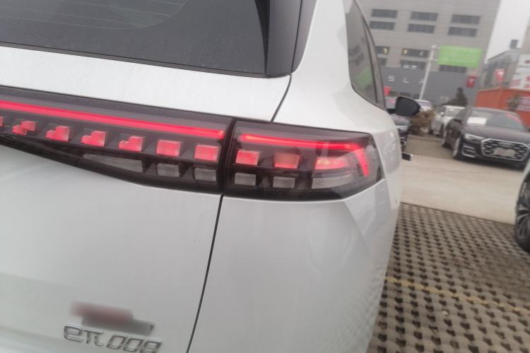 Used  eπ008 2025 210Max Range-Extended Version 5 Seats