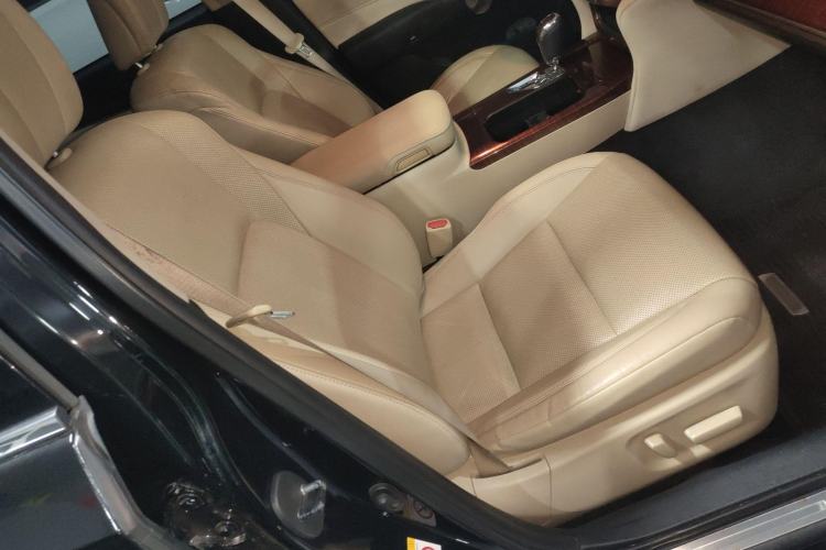 Used Toyota Crown 2015 2.0T Fashion Edition
