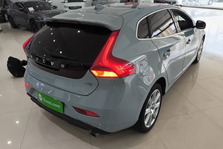 Used Volvo V40 2018 T4 Zhiya Edition
