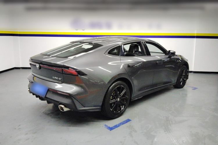 Used Changan UNI-V 2022 1.5T Prestige Version
