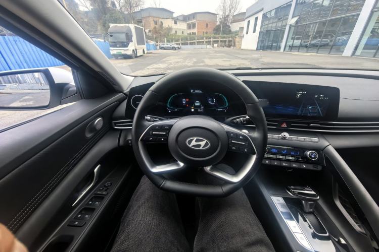 Used Hyundai Elantra 2023 1.5L CVT LUX Prestige Edition