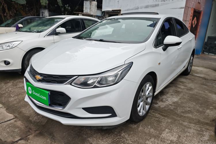 Used Chevrolet Cruze 2017 1.5L Automatic Pioneer Sunroof Edition

