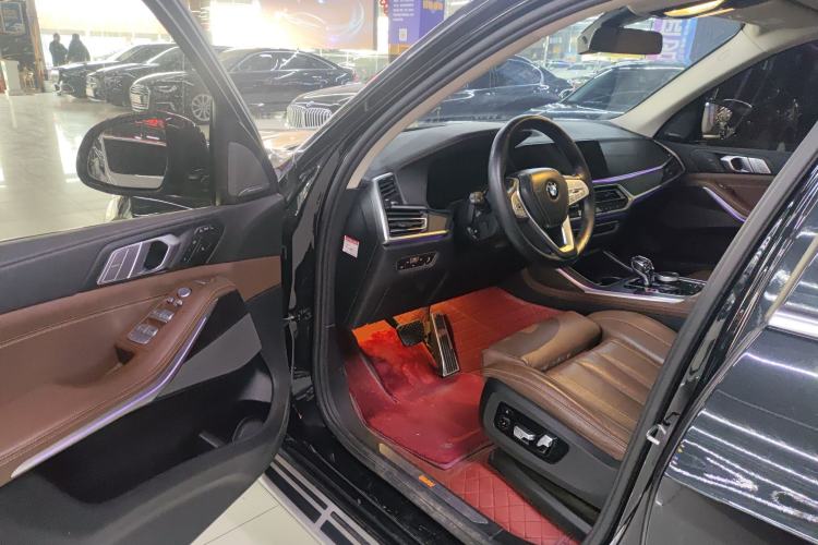 Used BMW X7 2021 xDrive40i Luxury Package with Leading Features
