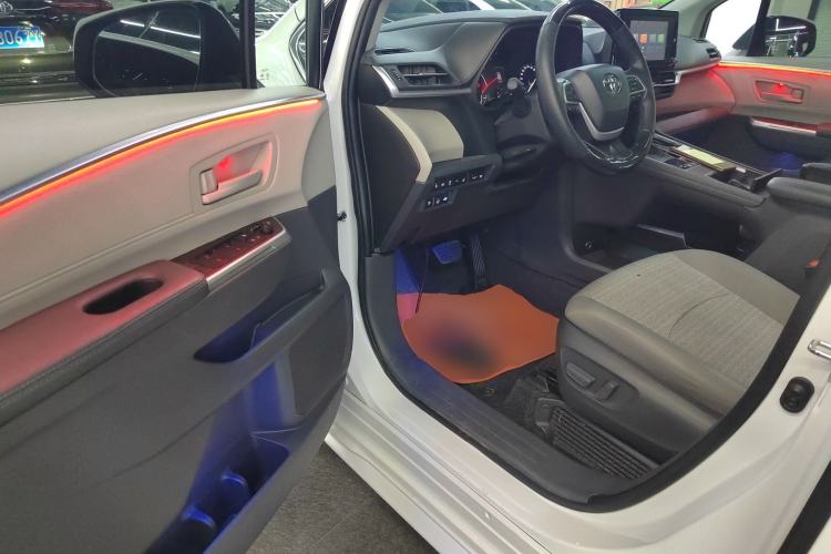 Used Toyota Sienna 2023 2.5L Hybrid Comfort Edition
