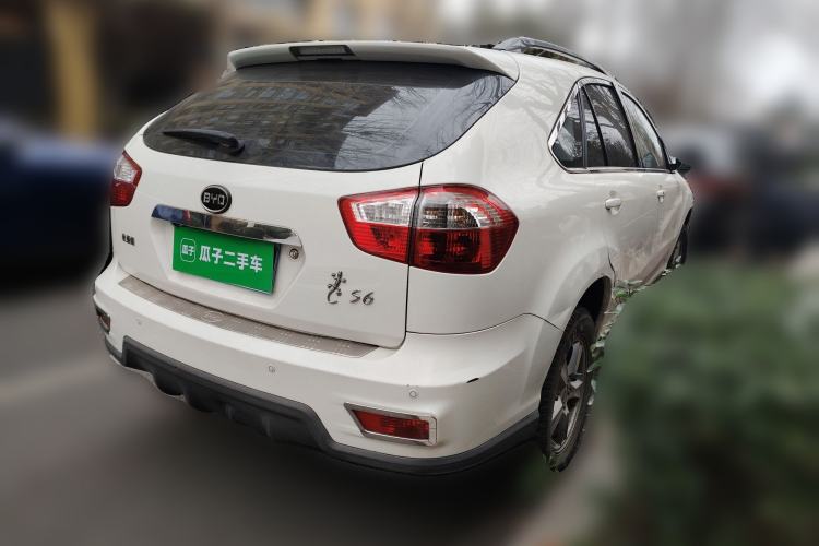Used BYD S6 2014 2.0L Manual Luxury 5-Seater