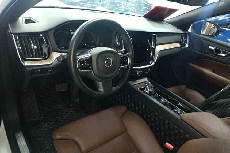 Used Volvo S60 2022 B4 Zhiyuan Luxury Edition