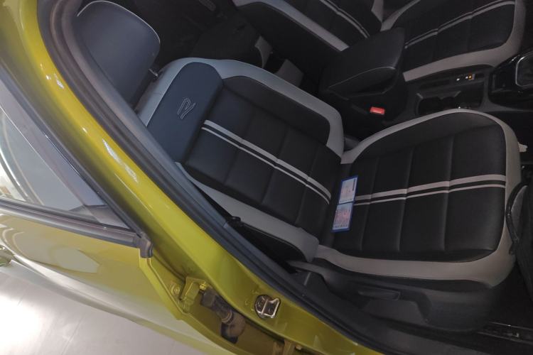 Used Volkswagen T-ROC 2023 300TSI DSG Two-Wheel Drive Starlight Edition
