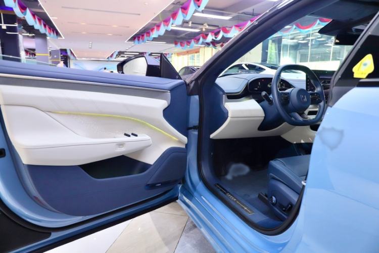 Used Zeekr 001 2025 WE Edition 100 kWh Rear-Wheel Drive
