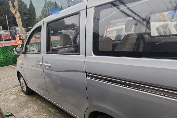 Used Wuling Rongguang V 2016 1.5L Standard Version
