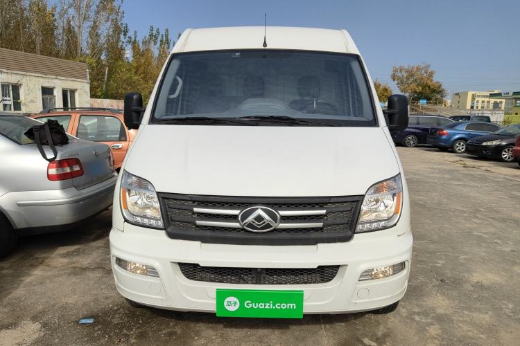 Used SAIC MAXUS Xintu V80 2023 2.0T Manual Classic City Delivery King Short Wheelbase Mid-Roof 3-Seater
