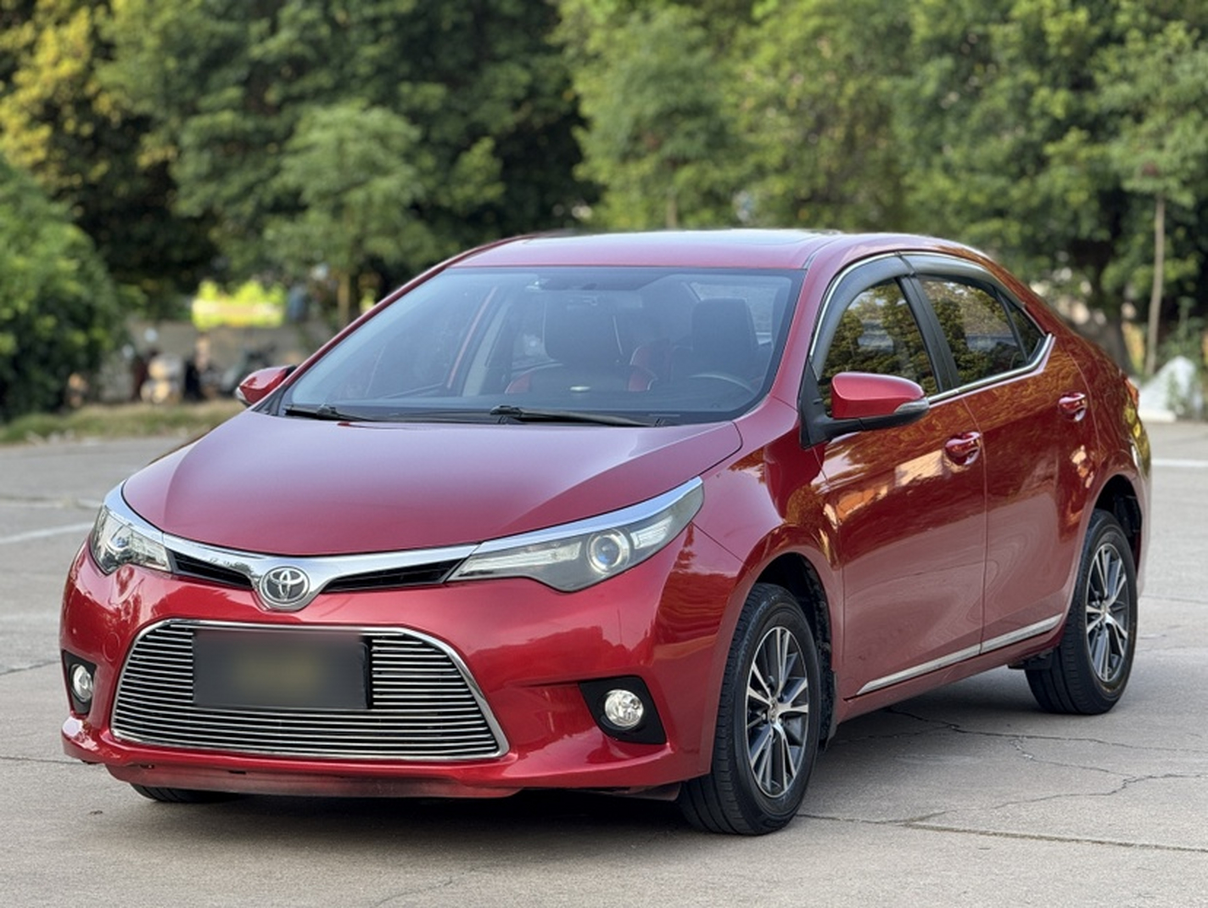 تحت مقدمة السيارة