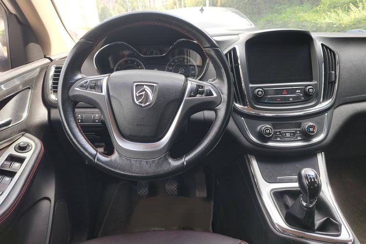 Used Baojun 560 2015 1.8L Manual Luxury Model
