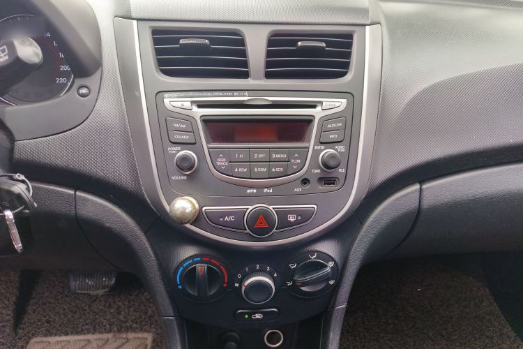 Used Hyundai Verna Ray 2014 1.4L Automatic GLX
