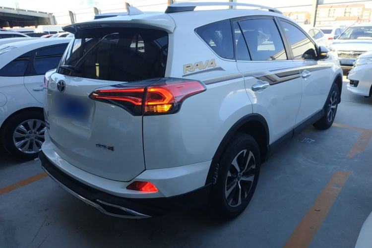 Used Toyota RAV4 2019 2.0L CVT Two-Wheel Drive Comfort Edition China VI Standard
