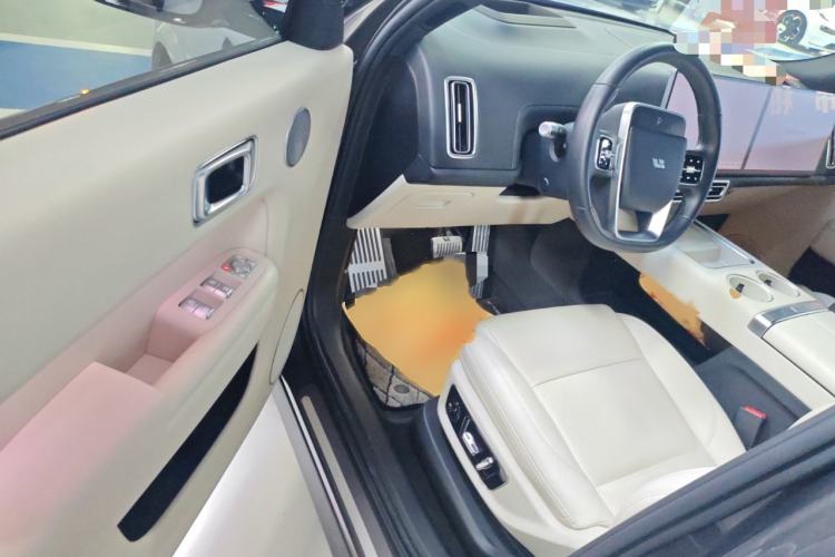 Used Li Auto L8 2023 Pro Model
