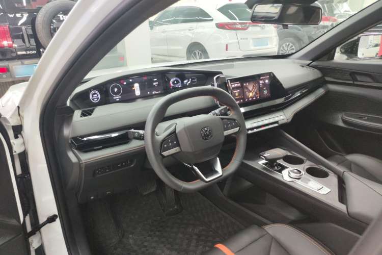 Used Changan UNI-V 2024 1.5T Luxury Edition
