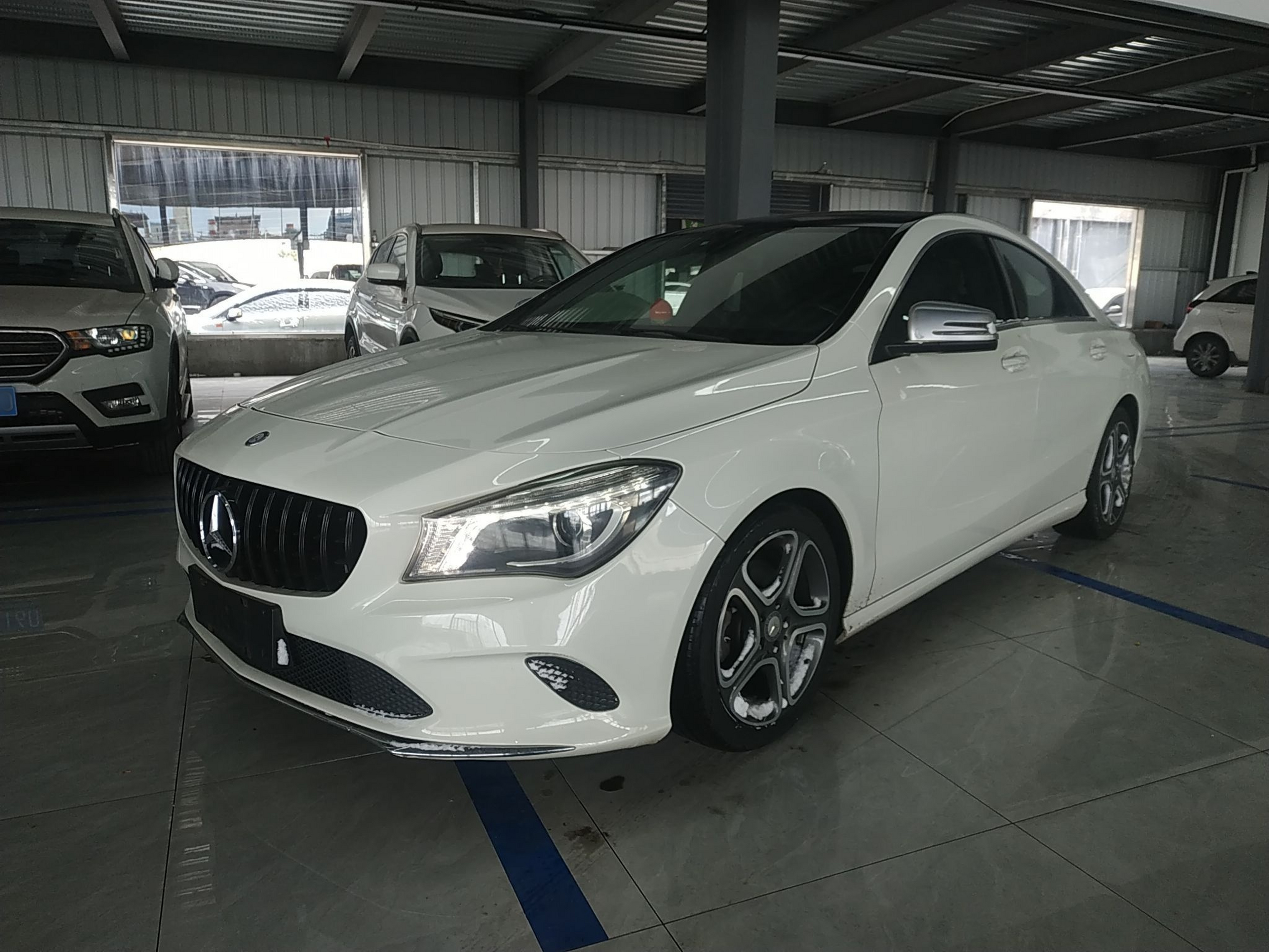 Под передней частью автомобиля