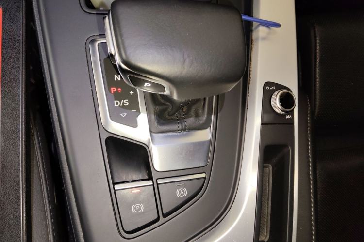 Used Audi A4L 2020 40 TFSI Luxury Dynamic Model
