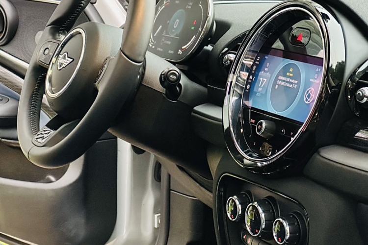 Used  Clubman 2023 1.5T COOPER Connoisseur
