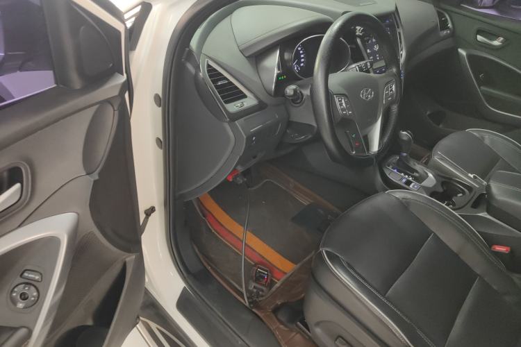 Used Hyundai Santa Fe 2017 2.0T Automatic Two-Wheel Drive Smart Version 7 Seats