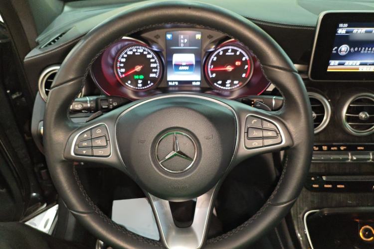 Used Mercedes-Benz GLC 2018 GLC 260 4MATIC Luxury Model
