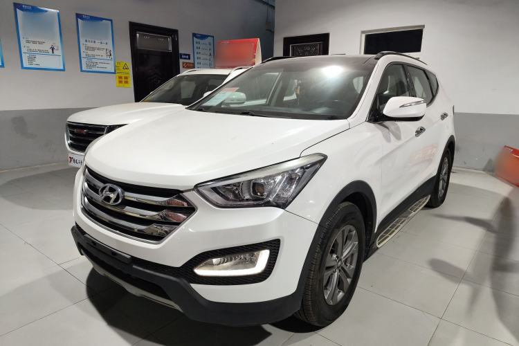 Used Hyundai Santa Fe 2015 2.4L Automatic Two-Wheel Drive Smart Version 5 Seats
