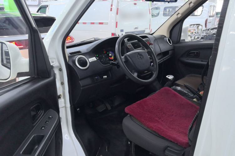 Used Chana Ruixing EM60 2023 All-Electric Coach 4525 mm Long Flat Roof with Rear-Hinged Doors 6 Seats 60 kW 38.7 kWh
