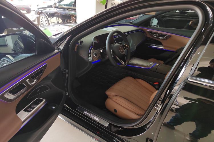 Used Mercedes-Benz E-Class 2025 Facelift E 300 L Fashion Edition
