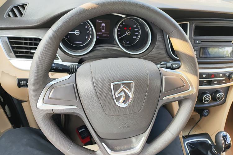 Used Baojun 730 2016 Revised 1.5L Manual Standard Version 7 Seats China V Emission Standard