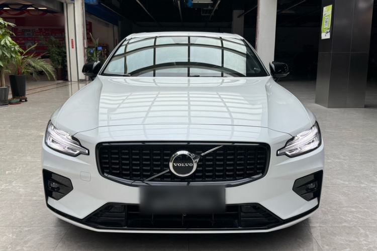 Used Volvo S60 2025 B5 Zhiya Sport Edition
