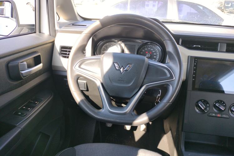 Used Wuling Hongguang PLUS 2019 1.5T Manual Comfort Version 7 Seats
