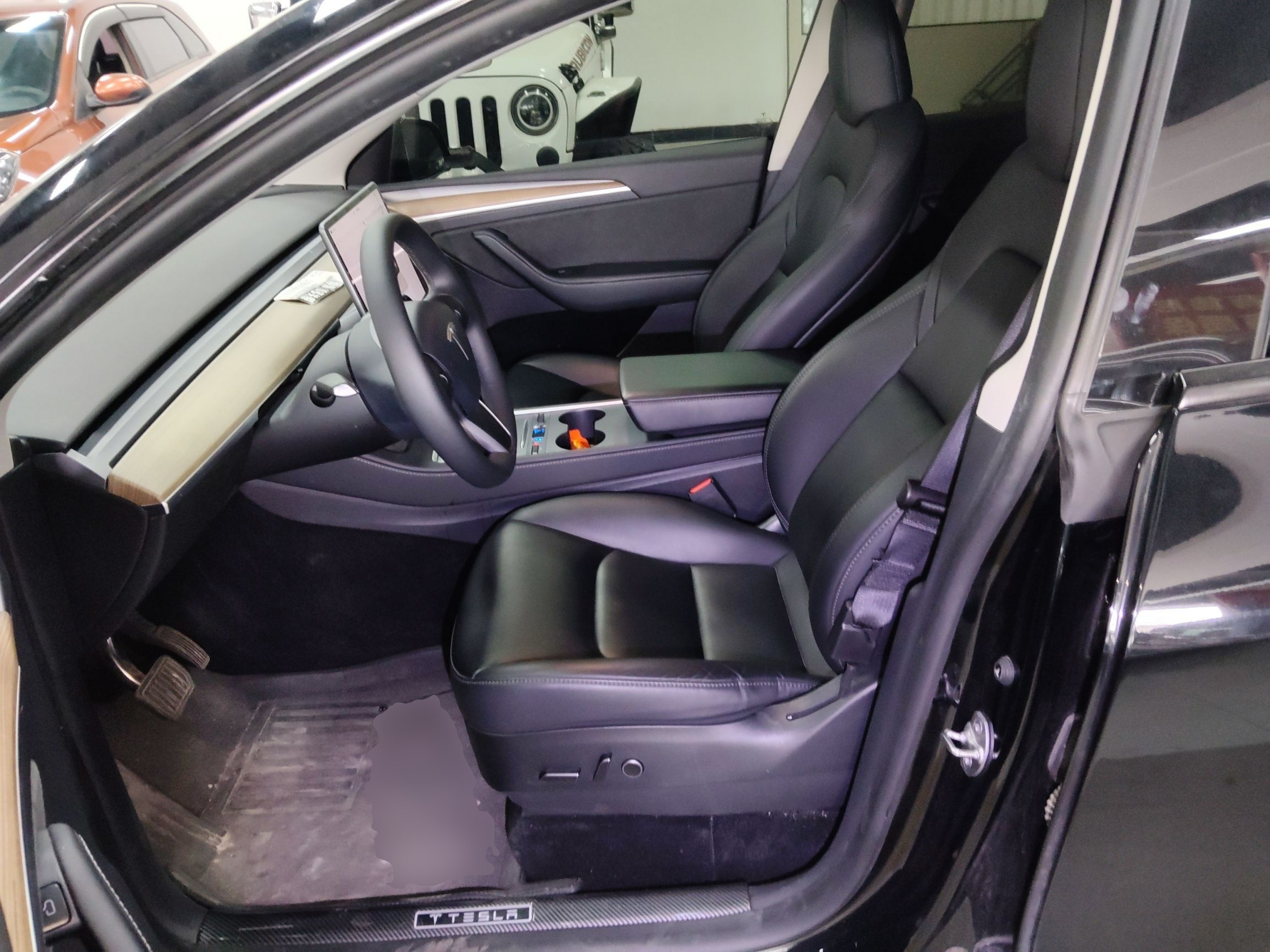 Переднее сиденье в автомобиле