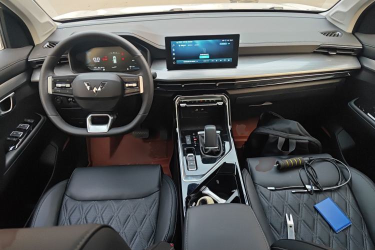 Used Wuling Asta 2022 2.0L DHT Electric-Speed Version
