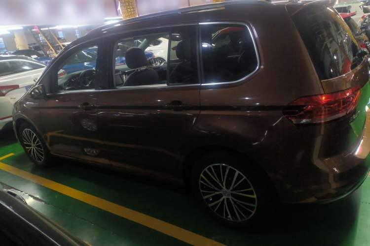 Used Volkswagen Touran 2016 Volkswagen Touran L 280TSI DSG Luxury Edition
