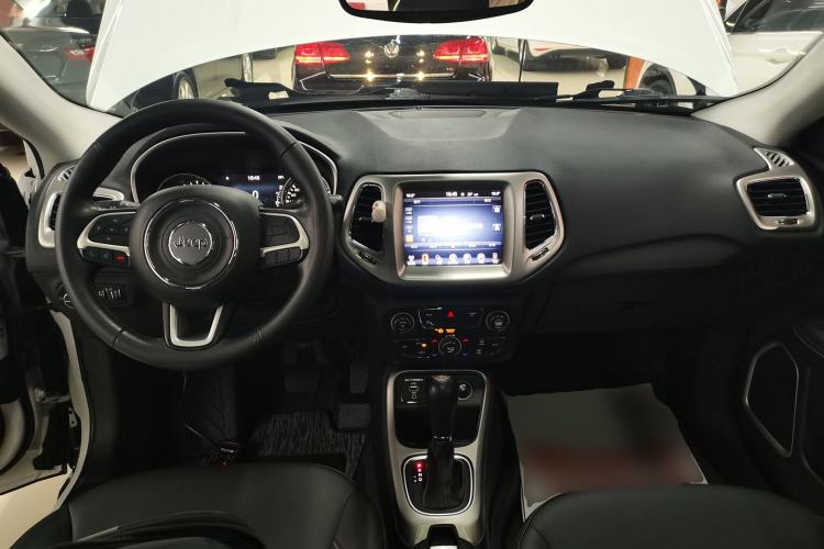 Used  Compass 2017 200T Automatic Family Edition
